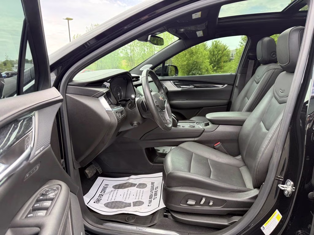 2021 Stellar Black Metallic Cadillac XT5 Premium Luxury AWD SUV
