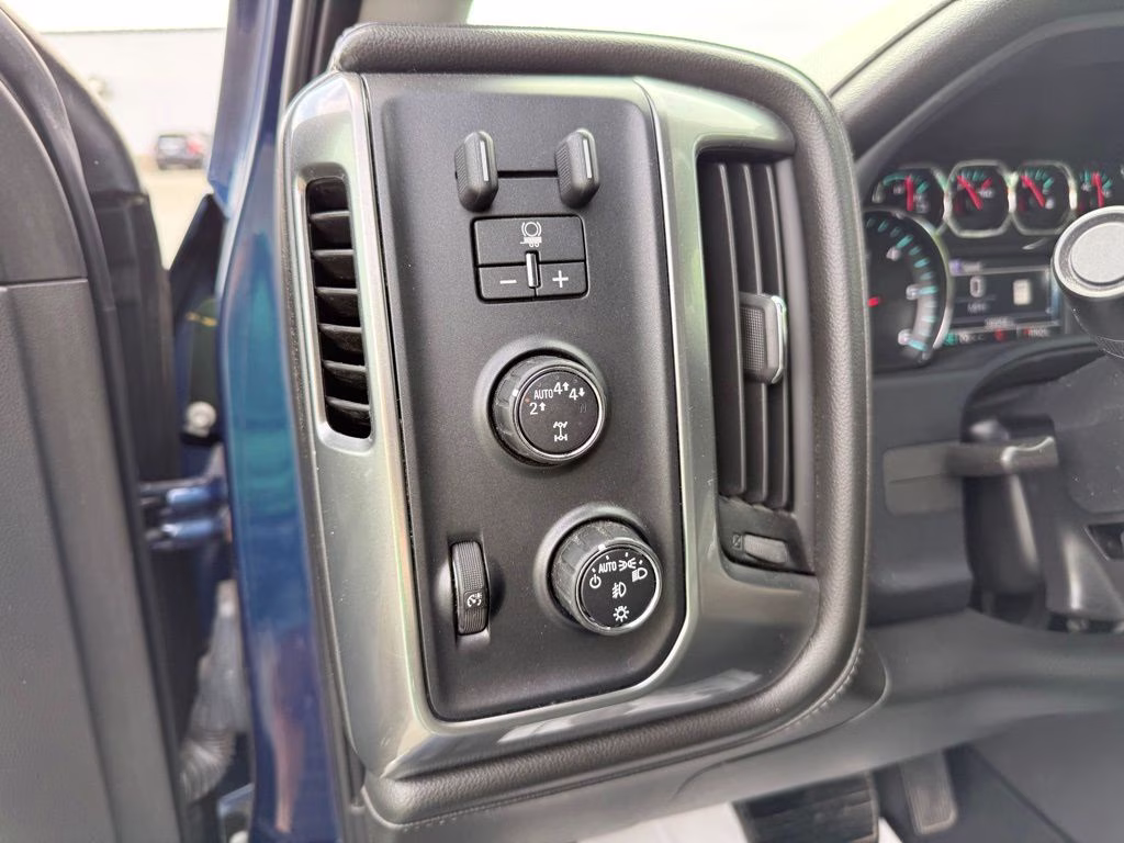 2017 Deep Ocean Blue Metallic Chevrolet Silverado 1500 LTZ 4X4 Truck