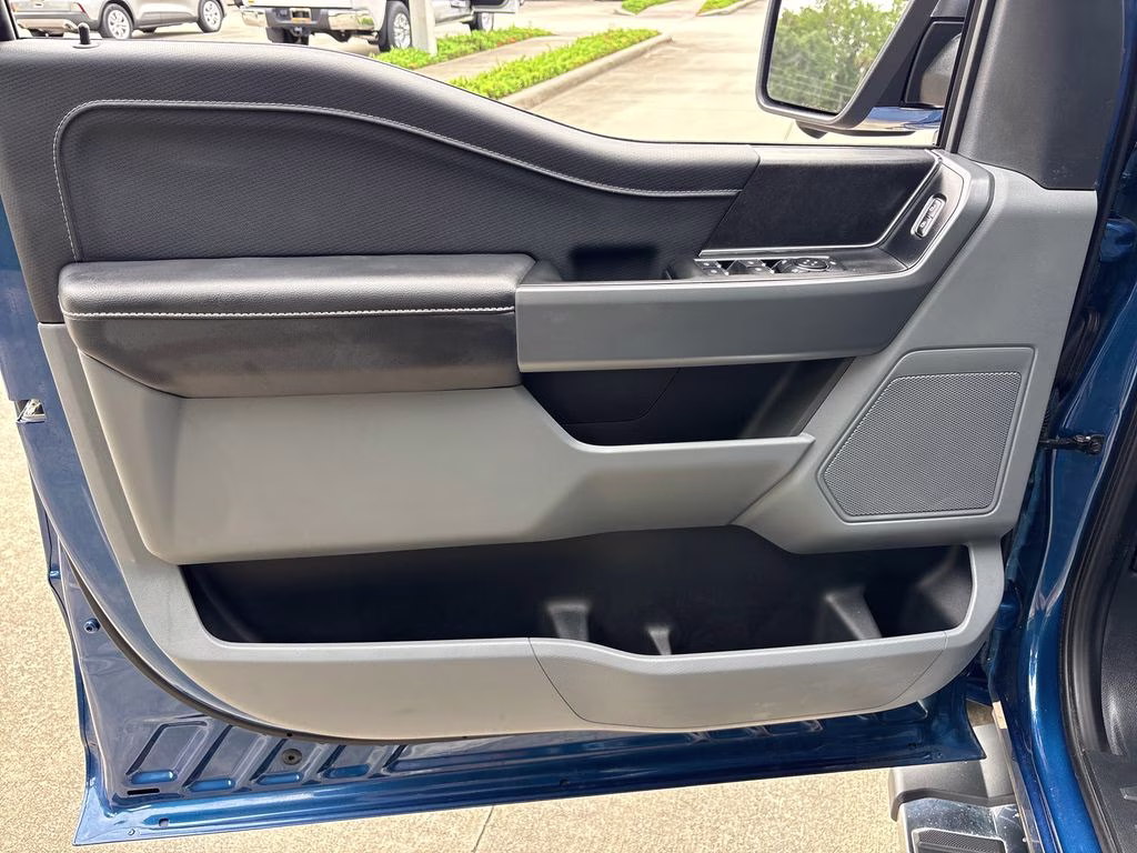 2025 Atlas Blue Metallic Ford F-150 XLT 4X4 Truck