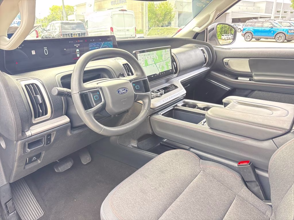 2025 Oxford White Ford Expedition Max Active RWD SUV