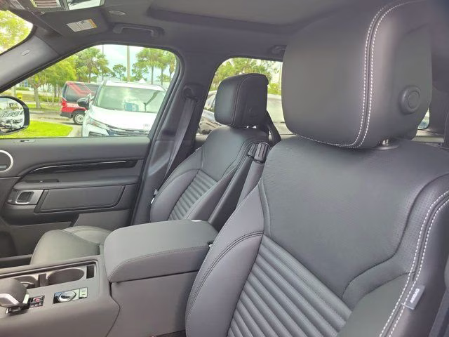 2025 Land Rover Discovery S - Photo 21