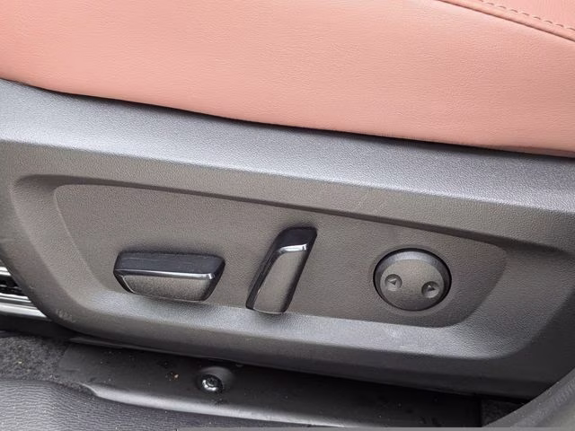 2026 Moonstone Mitsubishi Outlander SEL FWD SUV