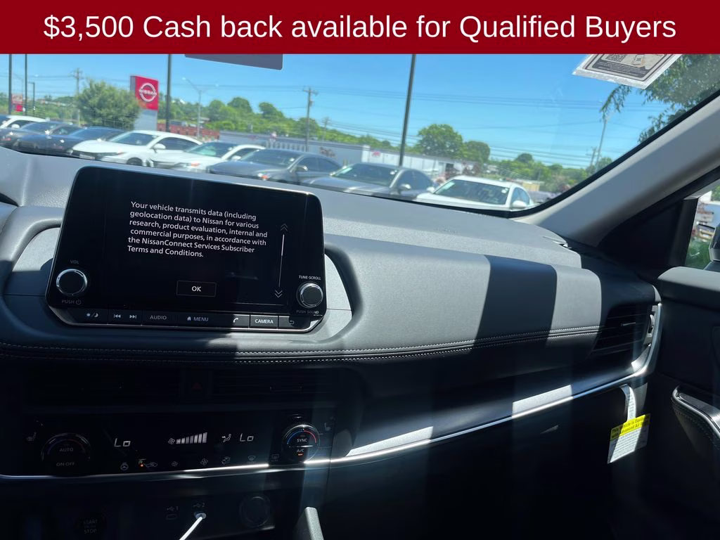 2026 Everest White Pearl Tricoat Nissan Rogue Dark Armor FWD SUV