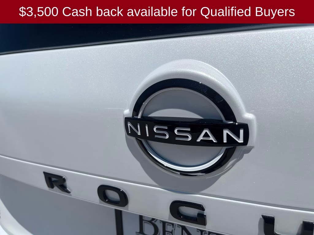 2026 Everest White Pearl Tricoat Nissan Rogue Dark Armor FWD SUV