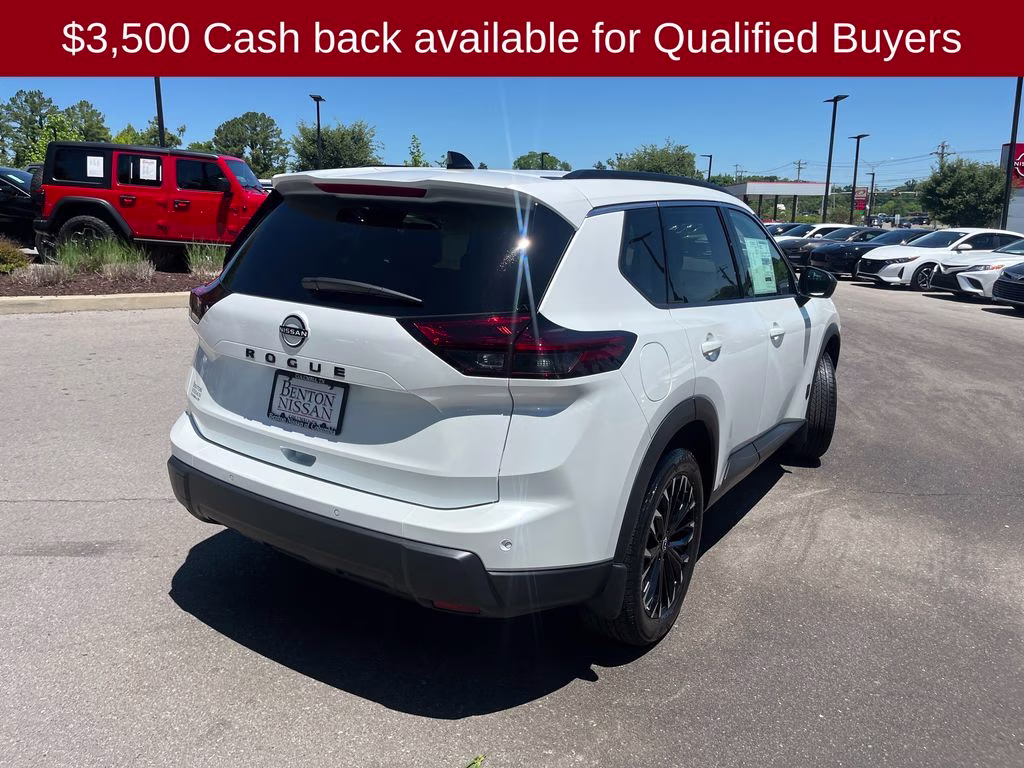 2026 Everest White Pearl Tricoat Nissan Rogue Dark Armor FWD SUV