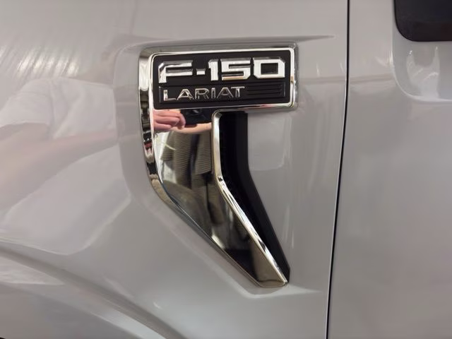 2025 White Metallic Ford F-150 Lariat 4X4 Truck