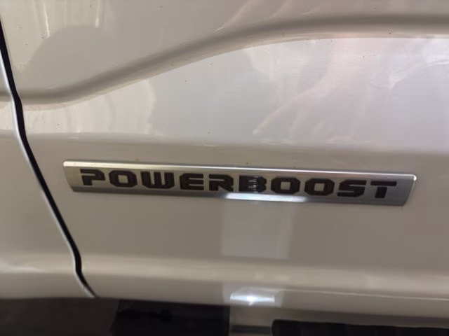 2025 White Metallic Ford F-150 Lariat 4X4 Truck