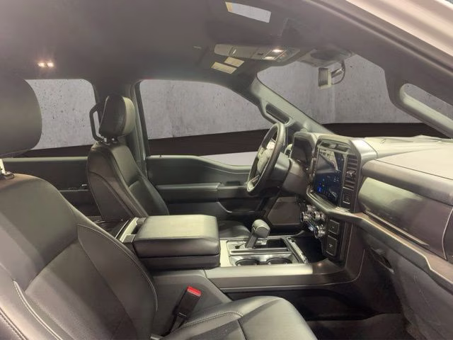 2025 White Metallic Ford F-150 Lariat 4X4 Truck
