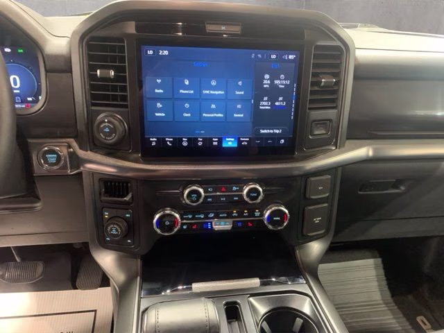 2025 White Metallic Ford F-150 Lariat 4X4 Truck