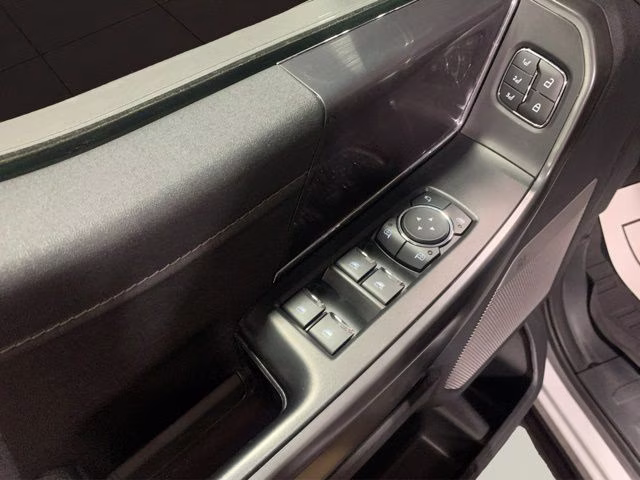 2025 White Metallic Ford F-150 Lariat 4X4 Truck