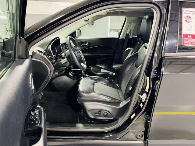 2019 Diamond Black Crystal Pearlcoat Jeep Compass Altitude FWD SUV