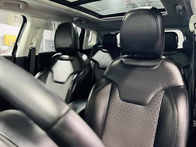 2019 Diamond Black Crystal Pearlcoat Jeep Compass Altitude FWD SUV