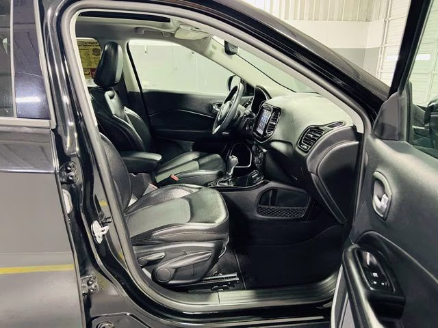 2019 Diamond Black Crystal Pearlcoat Jeep Compass Altitude FWD SUV