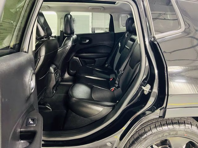 2019 Diamond Black Crystal Pearlcoat Jeep Compass Altitude FWD SUV