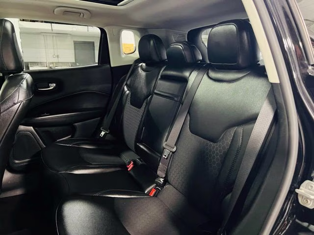 2019 Diamond Black Crystal Pearlcoat Jeep Compass Altitude FWD SUV