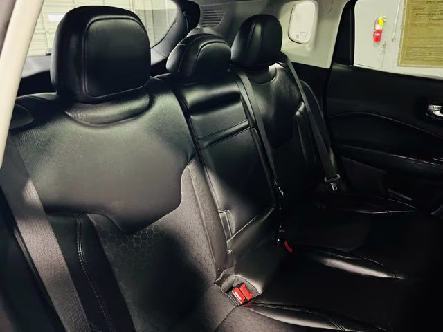 2019 Diamond Black Crystal Pearlcoat Jeep Compass Altitude FWD SUV
