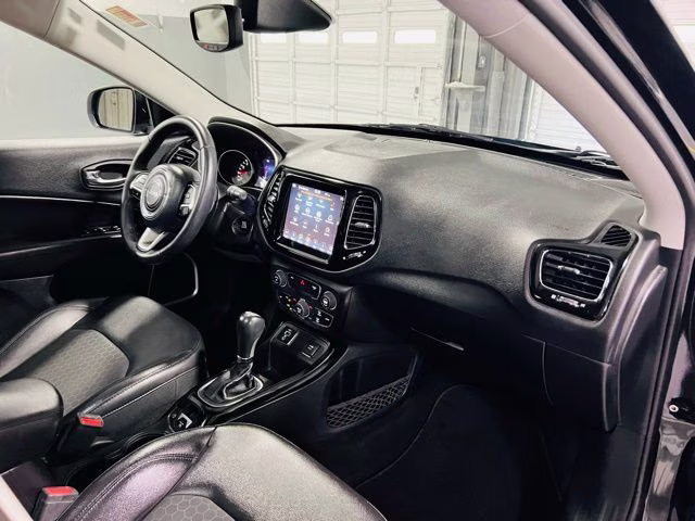2019 Diamond Black Crystal Pearlcoat Jeep Compass Altitude FWD SUV