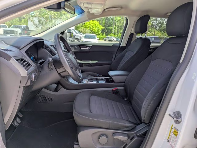 2019 Oxford White Ford Edge SE FWD SUV