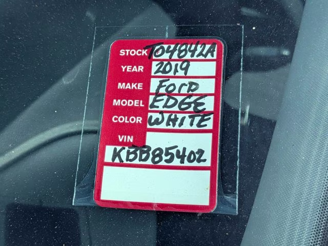 2019 Oxford White Ford Edge SE FWD SUV