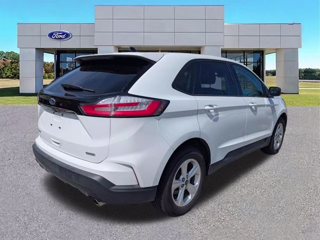 2019 Oxford White Ford Edge SE FWD SUV