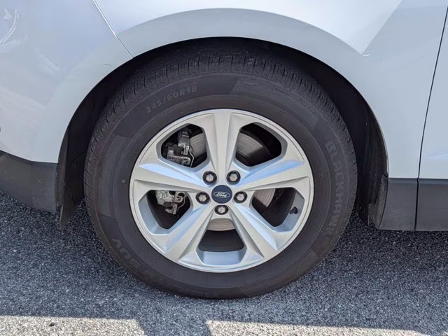 2019 Oxford White Ford Edge SE FWD SUV