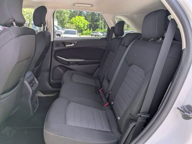 2019 Oxford White Ford Edge SE FWD SUV