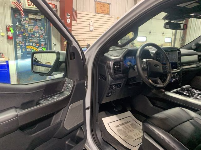 2025 White Metallic Ford F-150 Lariat 4X4 Truck