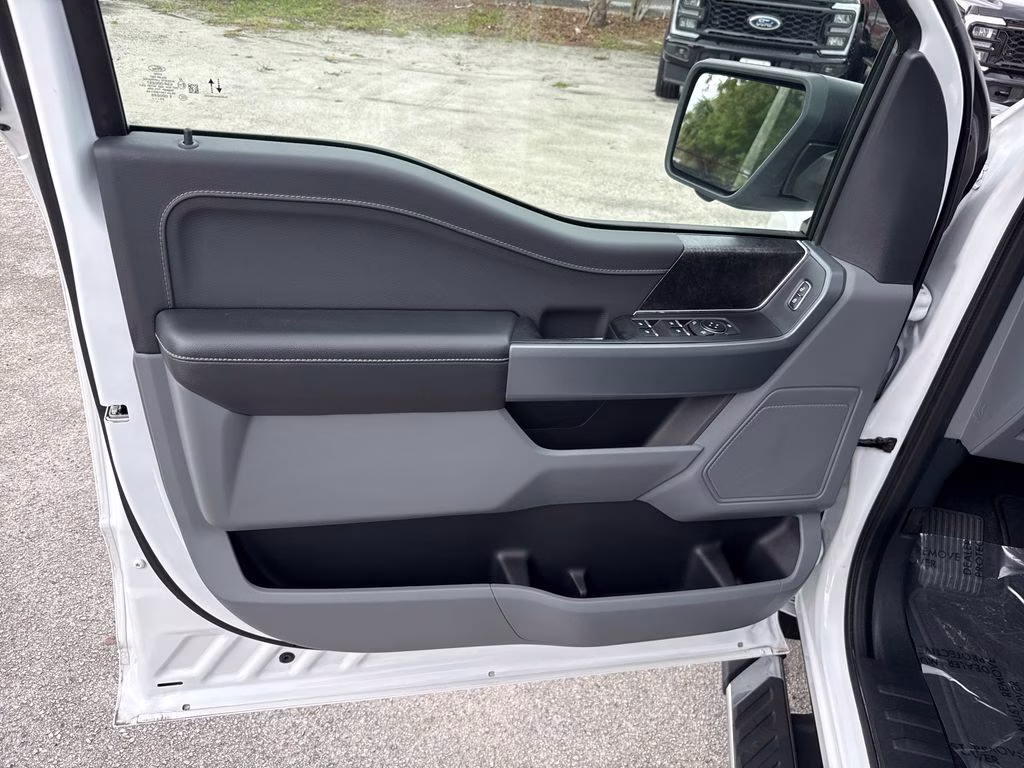 2023 Oxford White Ford F-150 XLT RWD Truck