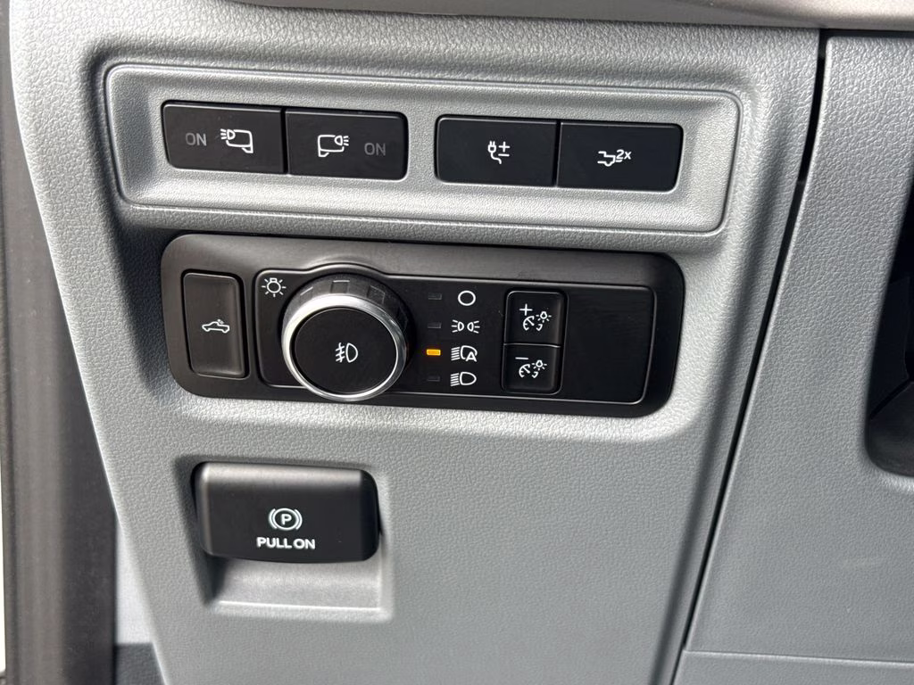 2023 Oxford White Ford F-150 XLT RWD Truck