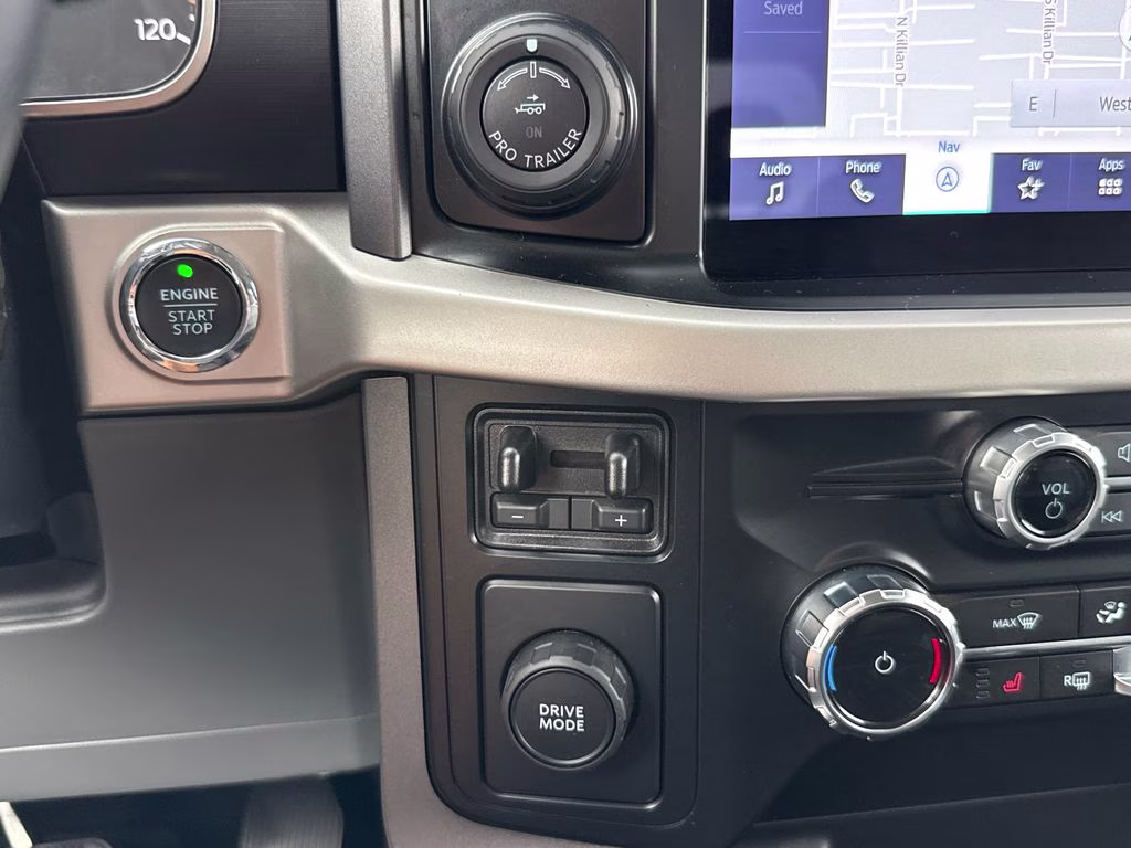 2023 Oxford White Ford F-150 XLT RWD Truck