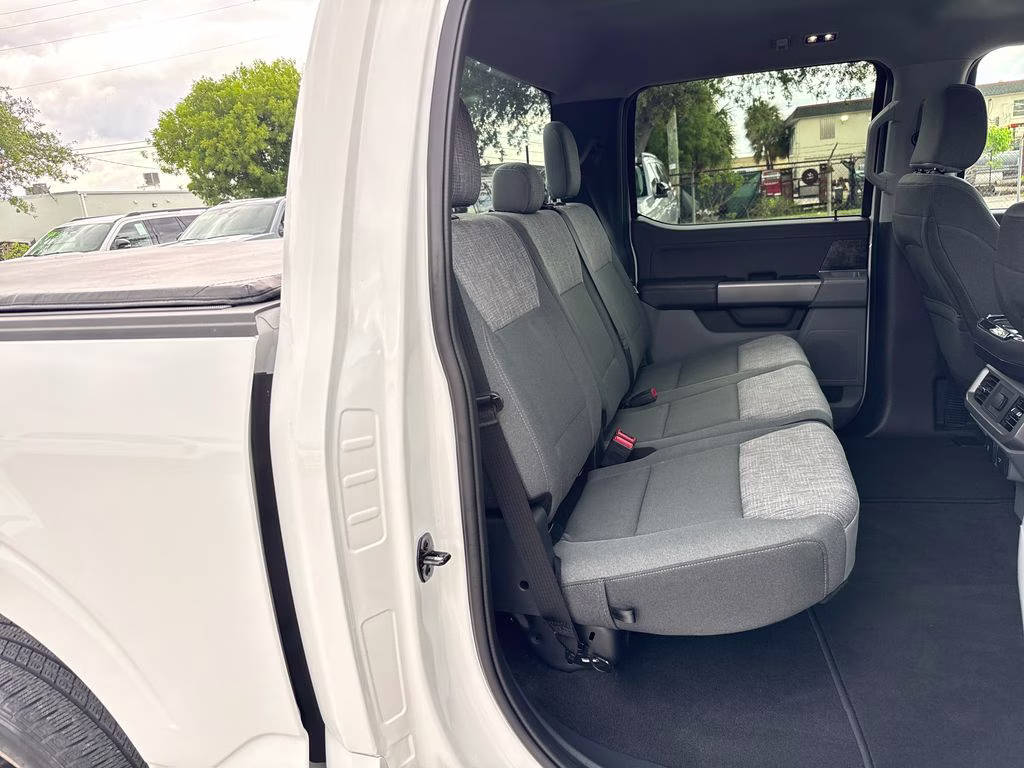 2023 Oxford White Ford F-150 XLT RWD Truck