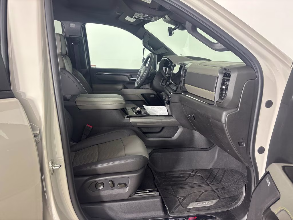 2026 White Sands Chevrolet Silverado 2500HD ZR2 4X4 Truck