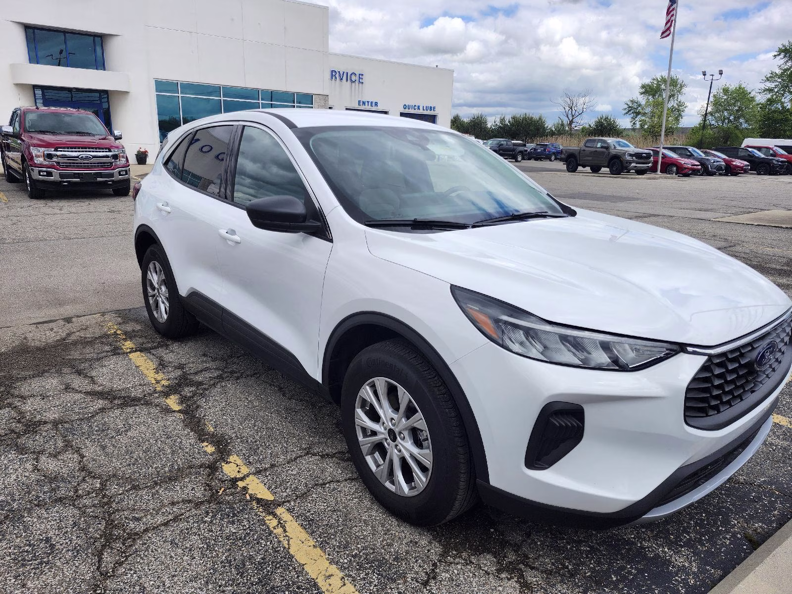 2024 Oxford White Ford Escape Active AWD SUV