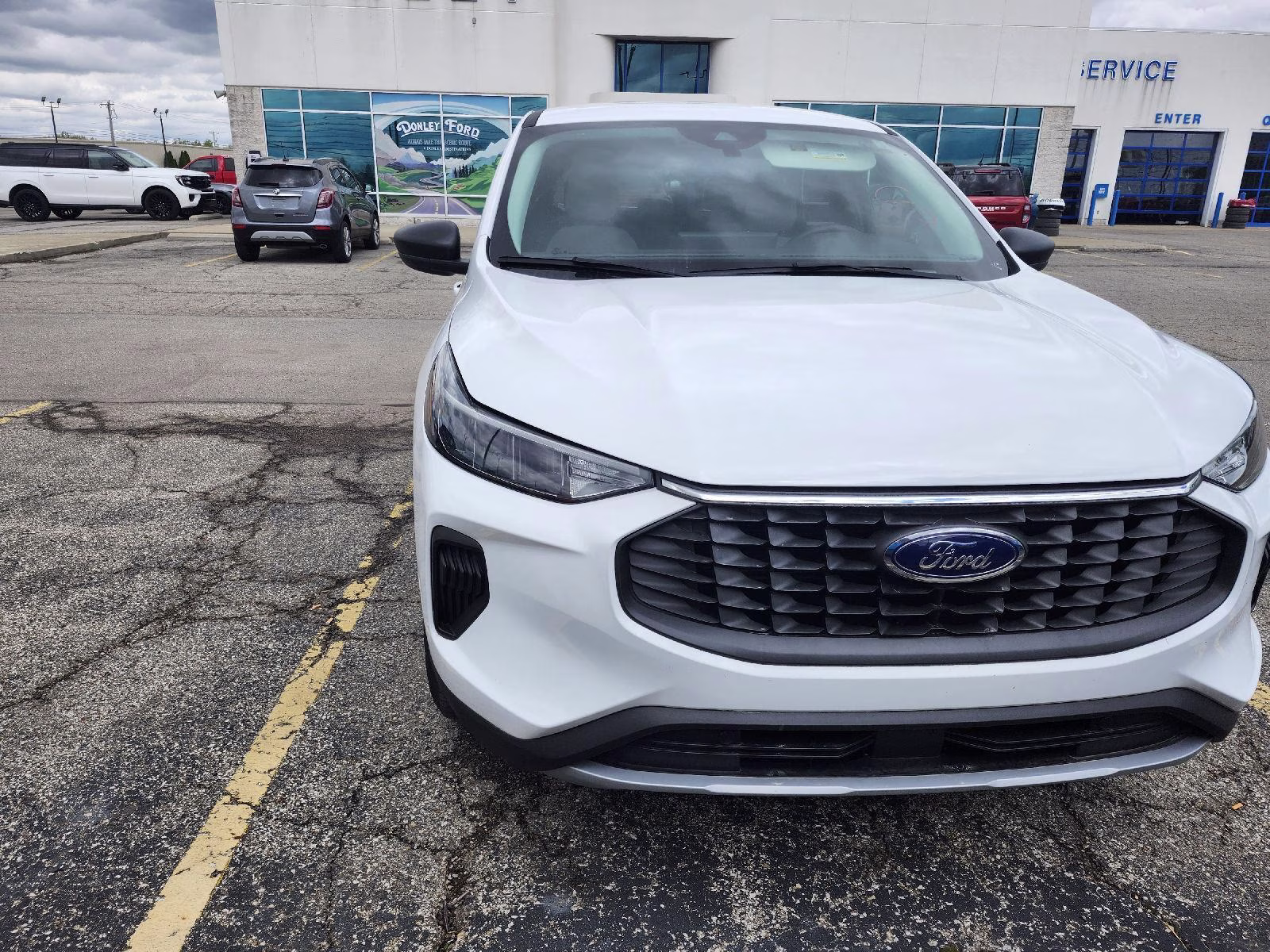2024 Oxford White Ford Escape Active AWD SUV
