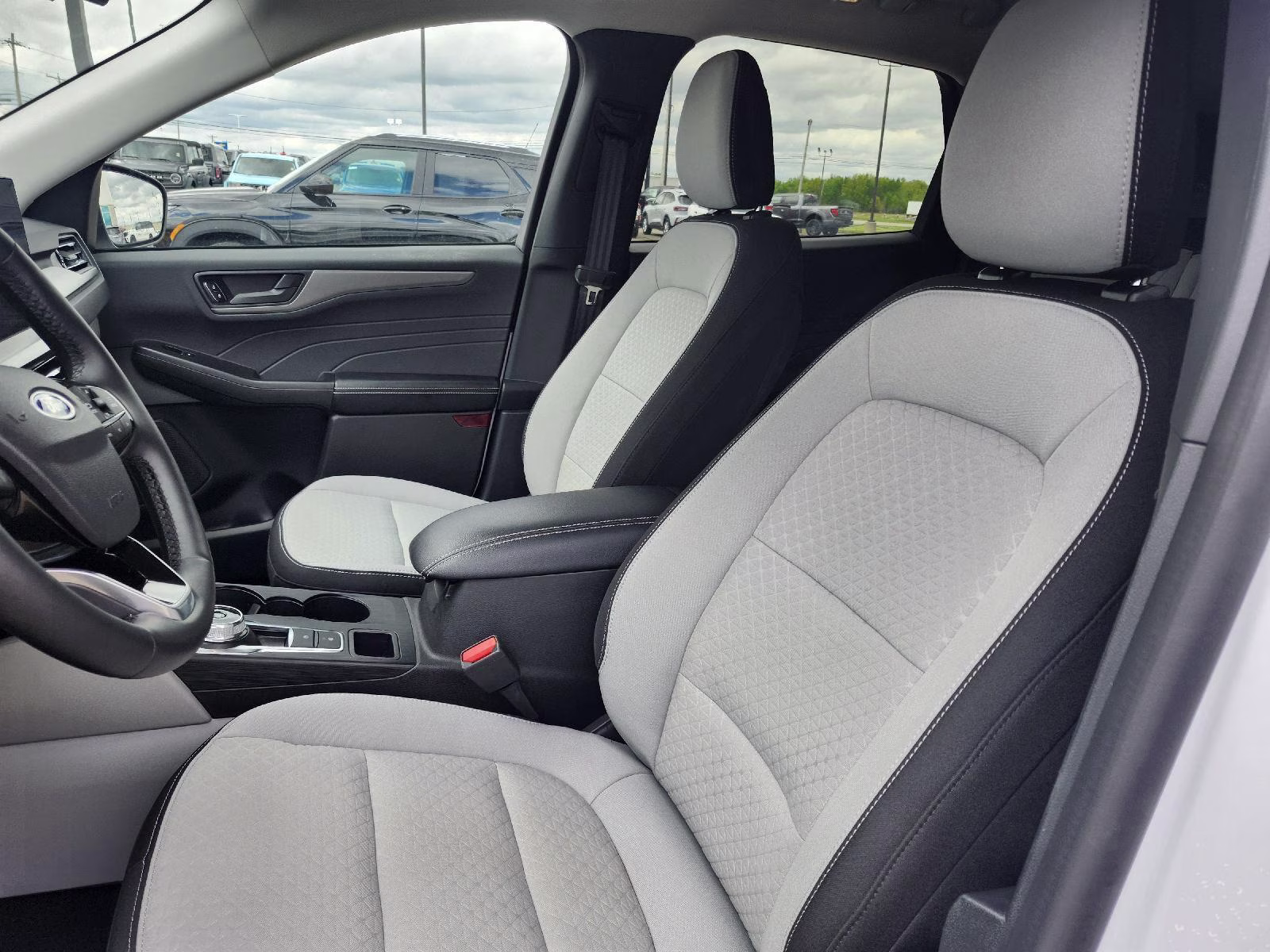2024 Oxford White Ford Escape Active AWD SUV