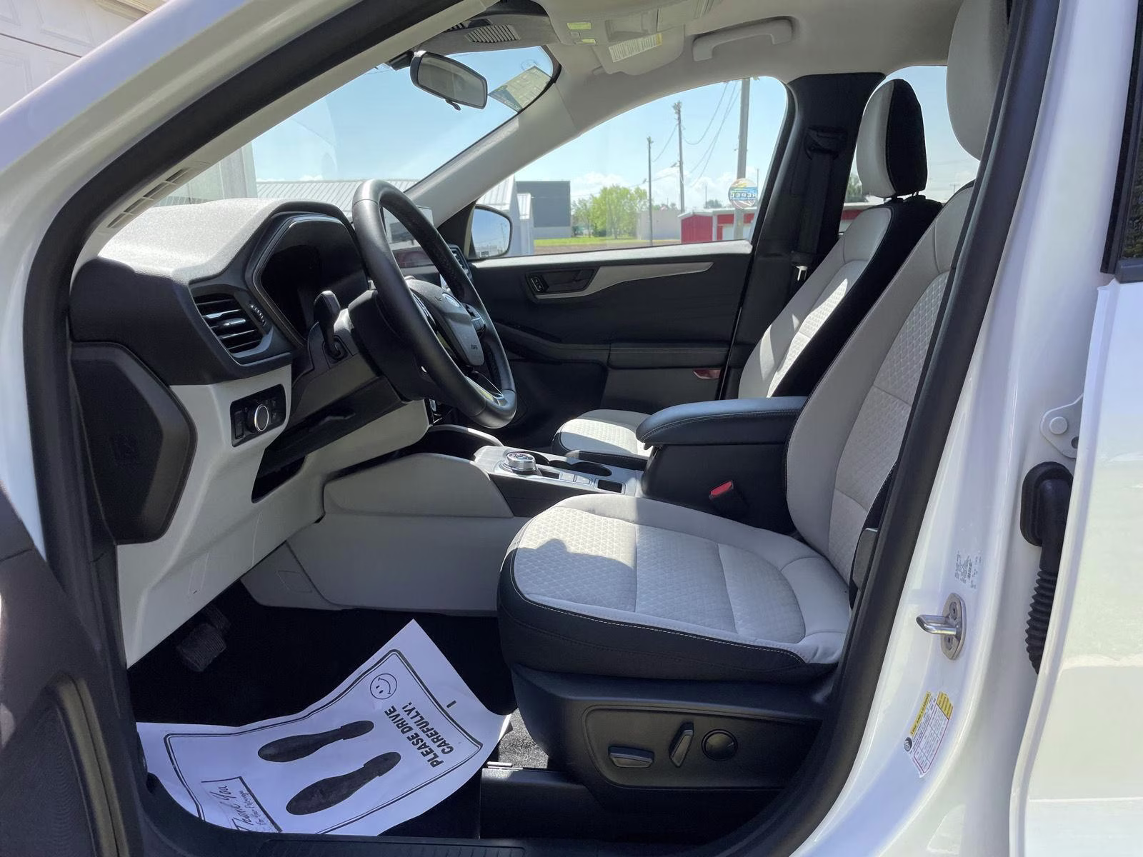 2024 Oxford White Ford Escape Active AWD SUV