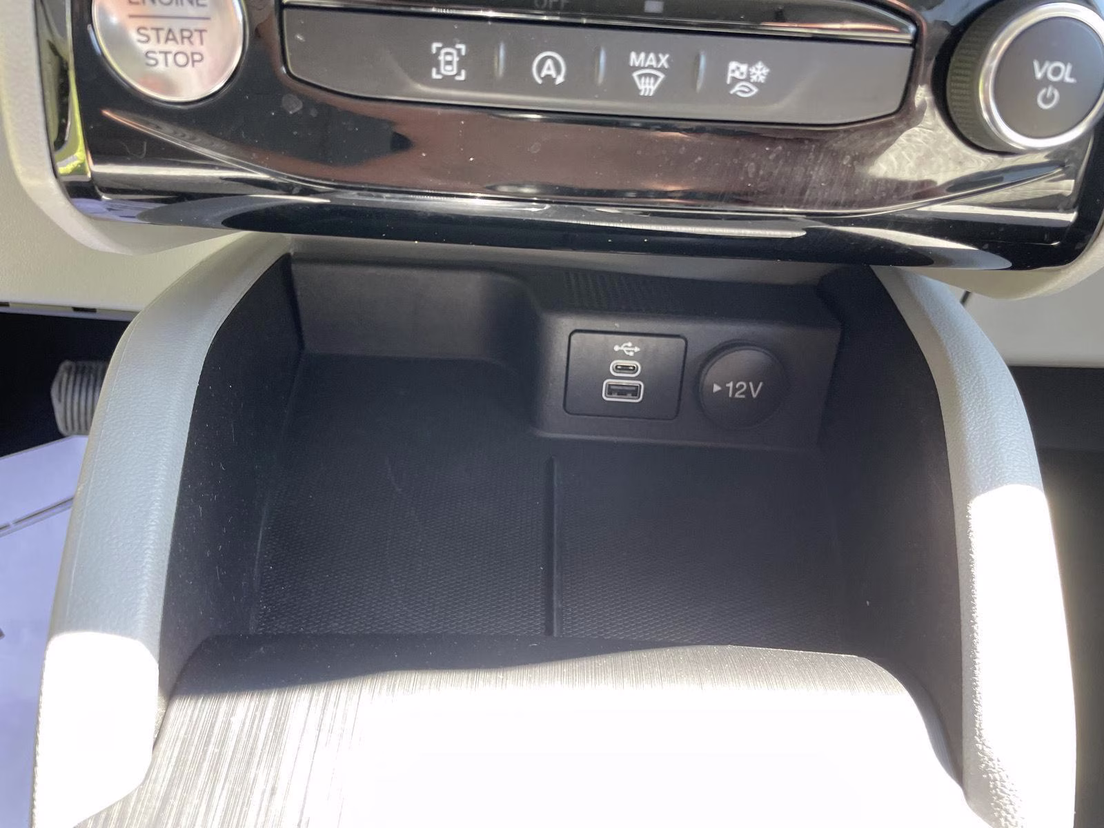 2024 Oxford White Ford Escape Active AWD SUV
