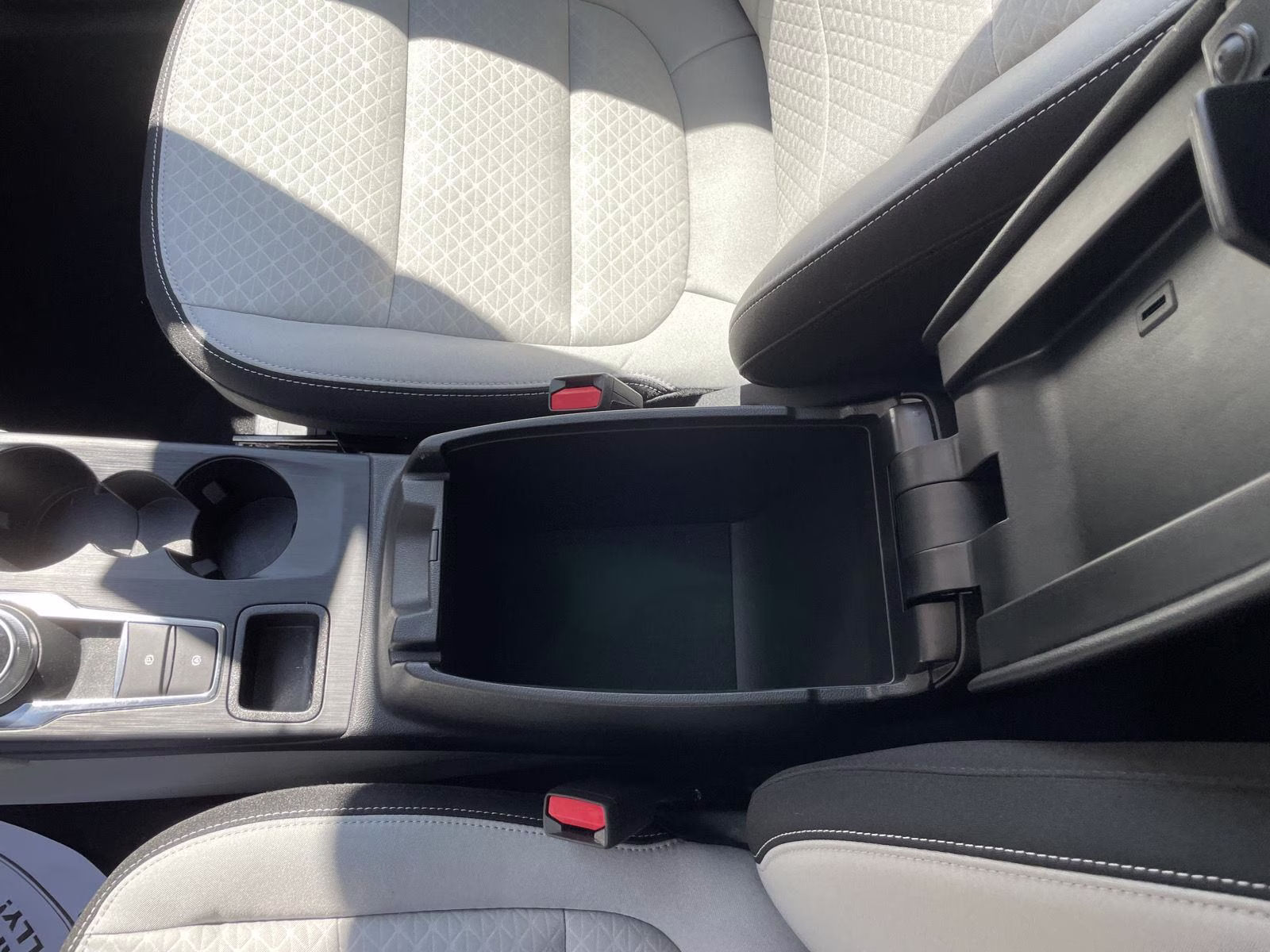 2024 Oxford White Ford Escape Active AWD SUV