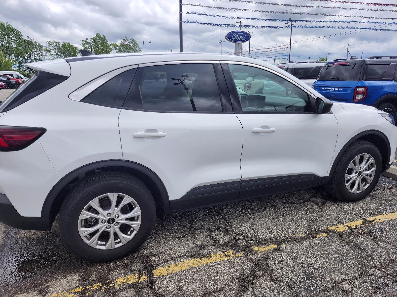 2024 Oxford White Ford Escape Active AWD SUV