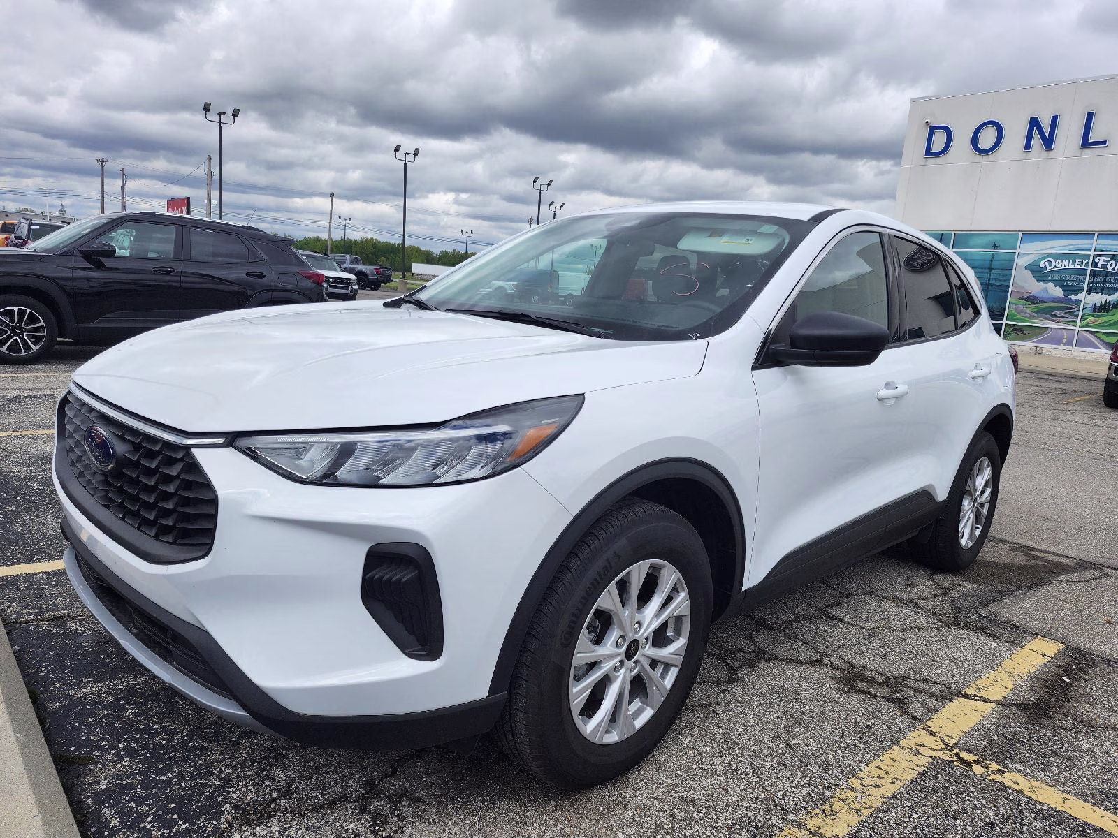 2024 Oxford White Ford Escape Active AWD SUV