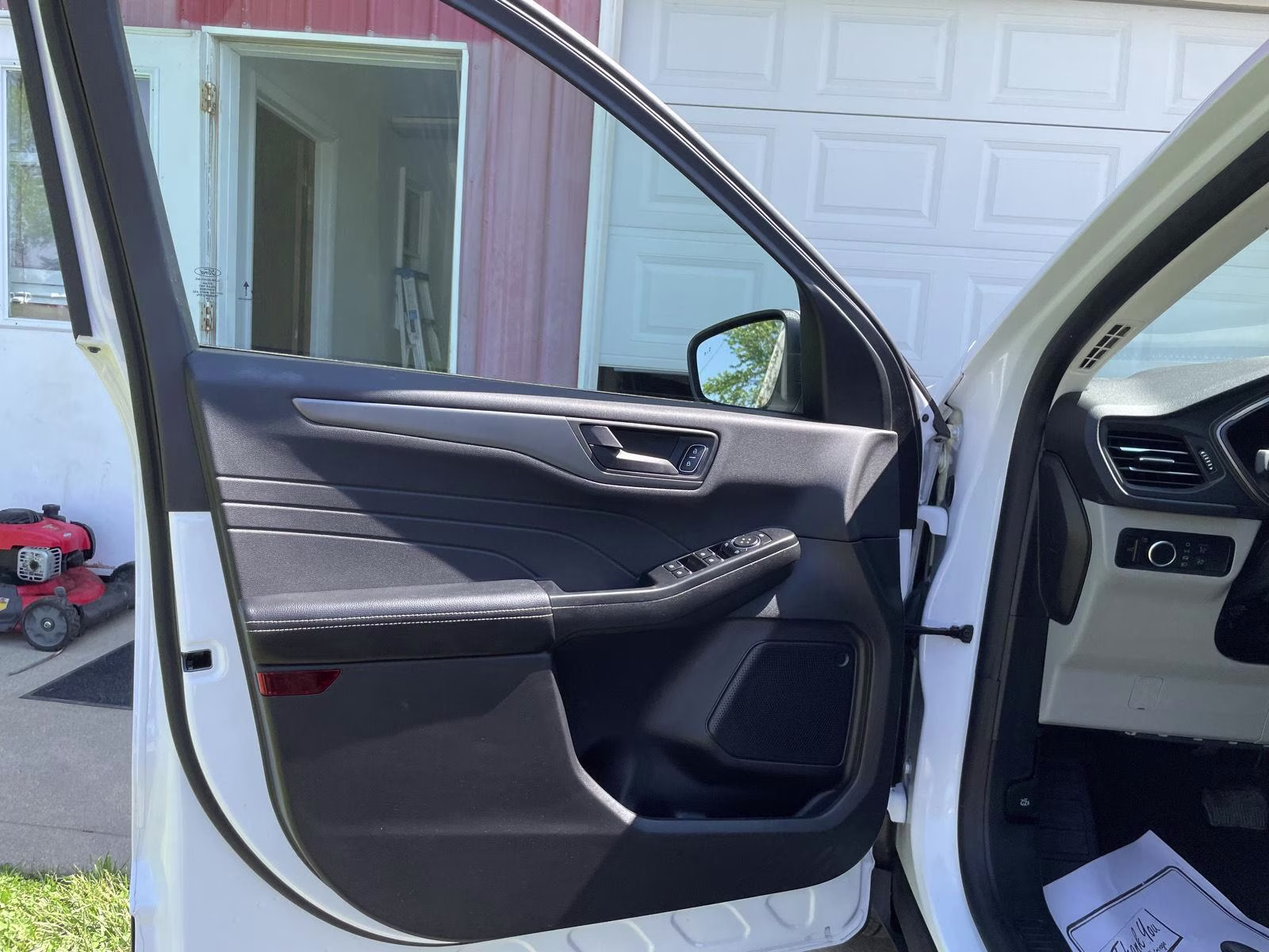 2024 Oxford White Ford Escape Active AWD SUV