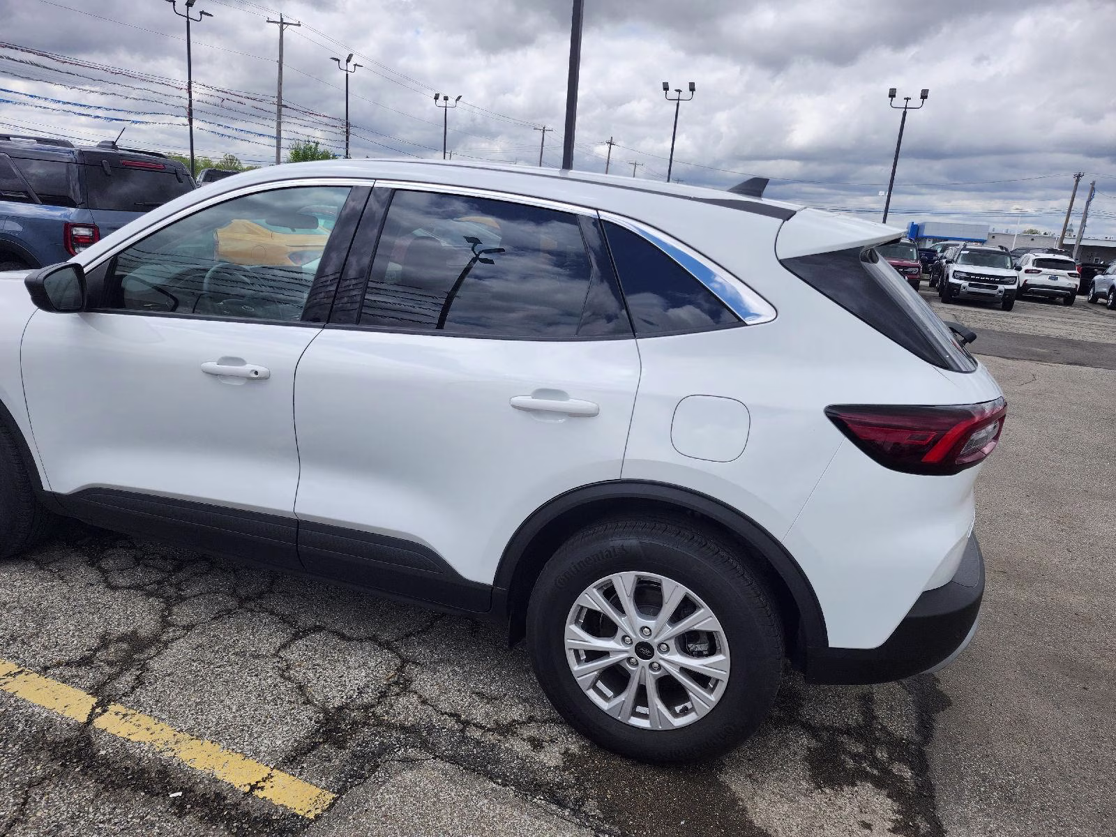 2024 Oxford White Ford Escape Active AWD SUV