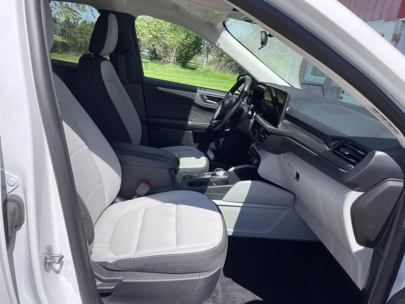 2024 Oxford White Ford Escape Active AWD SUV