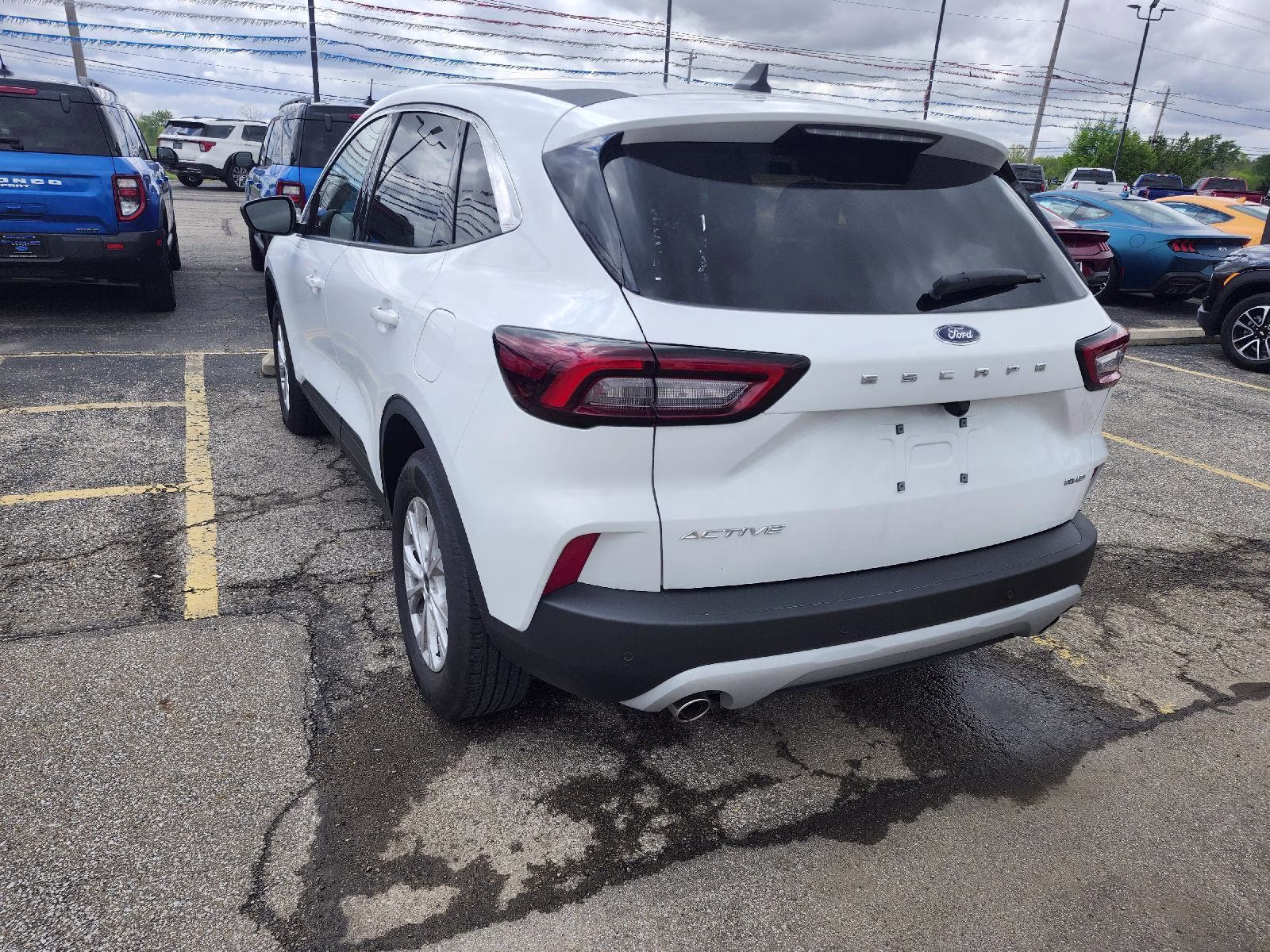 2024 Oxford White Ford Escape Active AWD SUV