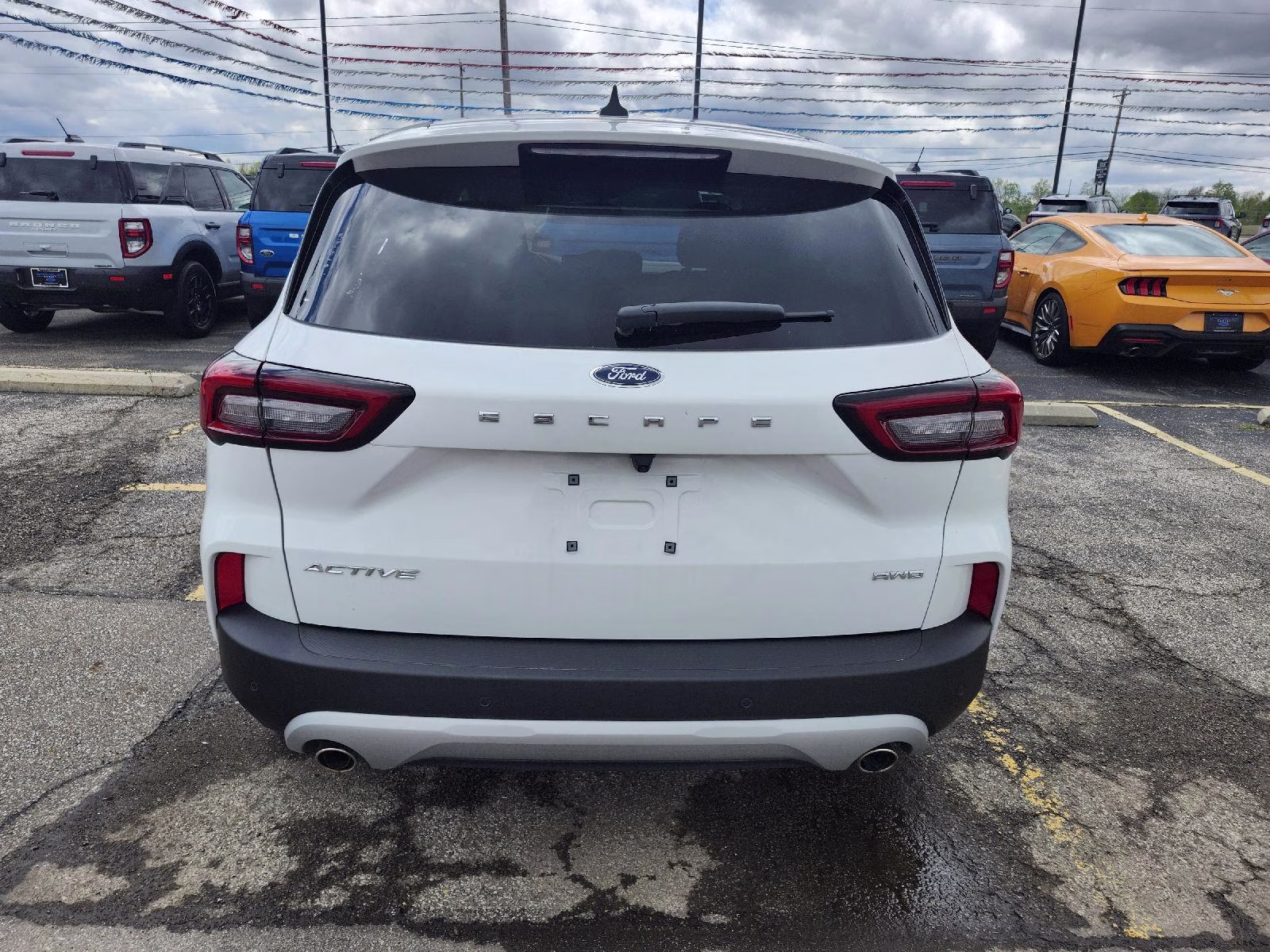 2024 Oxford White Ford Escape Active AWD SUV