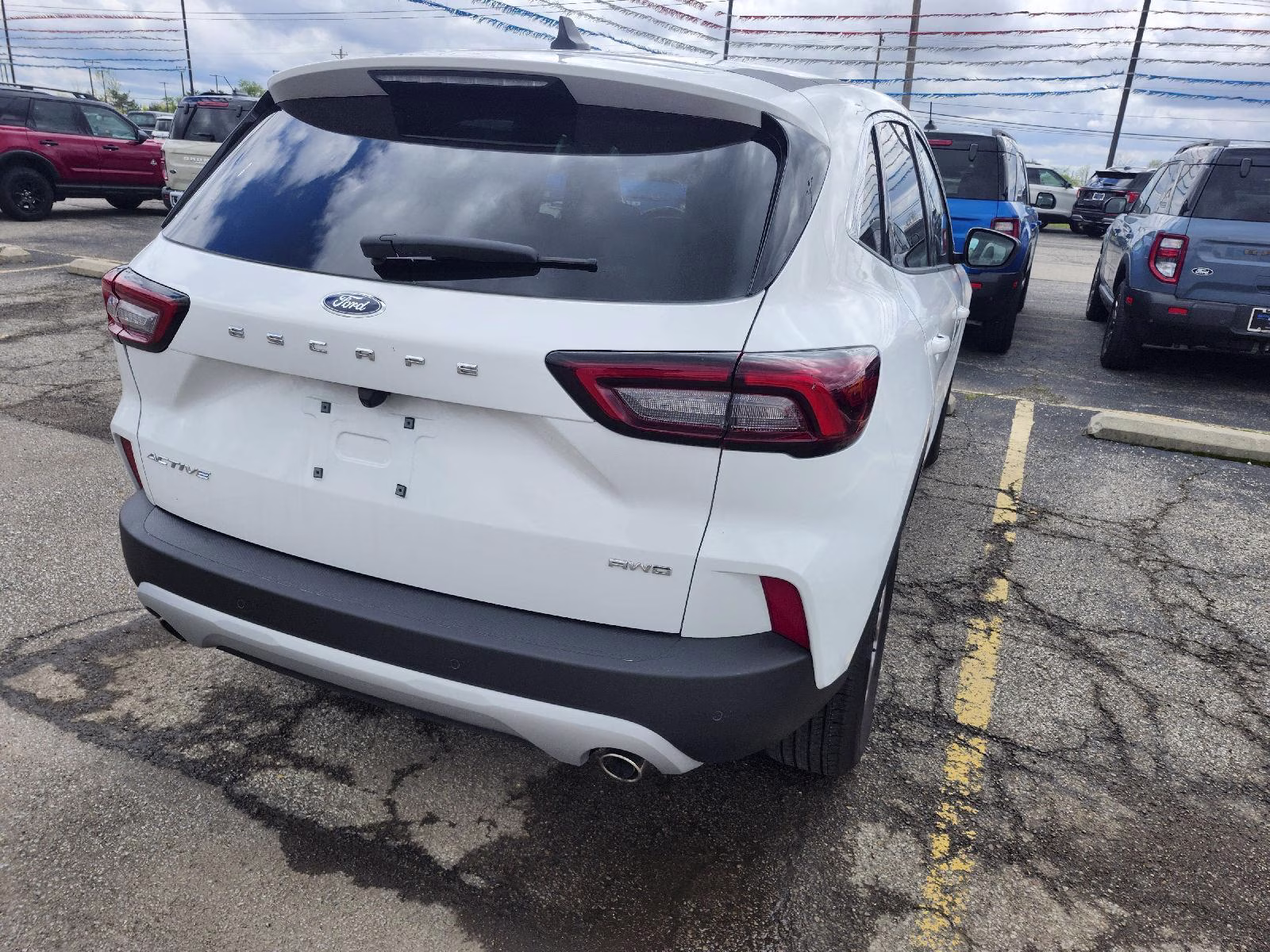 2024 Oxford White Ford Escape Active AWD SUV