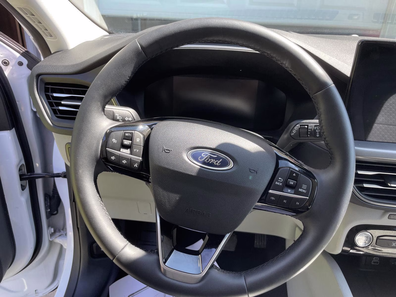 2024 Oxford White Ford Escape Active AWD SUV