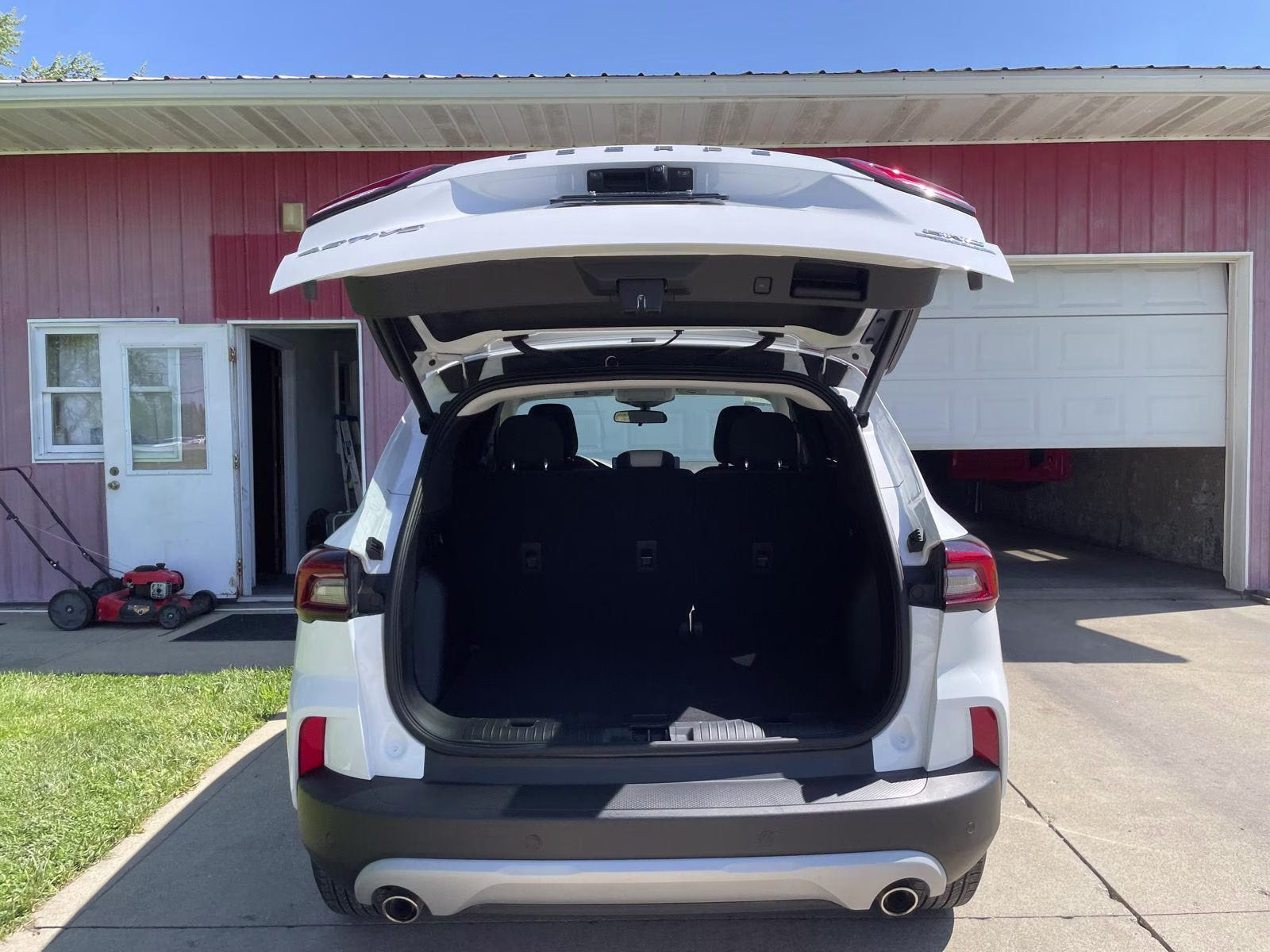 2024 Oxford White Ford Escape Active AWD SUV