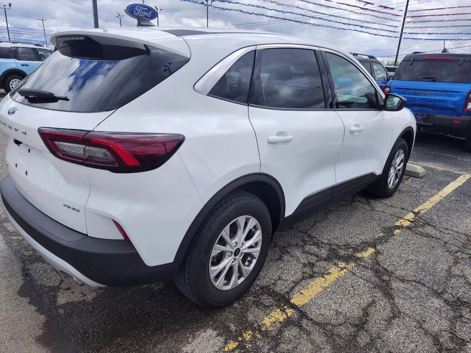2024 Oxford White Ford Escape Active AWD SUV