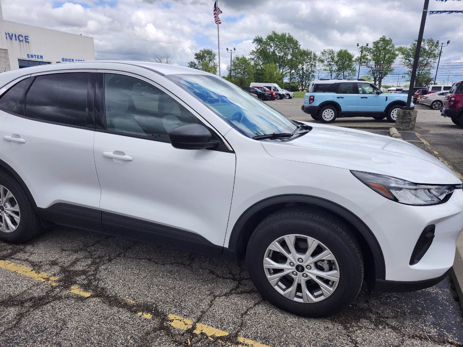 2024 Oxford White Ford Escape Active AWD SUV